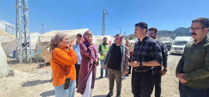 Vali Memiş, Afetzede Aileleri İlk Bayramlarında Yalnız Bırakmadı