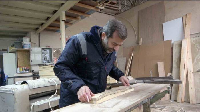 Başkan Işık Yeleğini Giydi, İmalathaneye Girdi