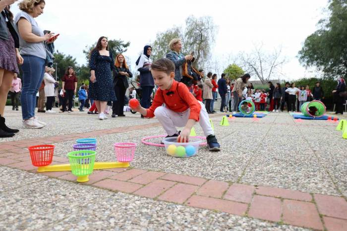 İzmir Ekonomi’de ‘şenlik’ Coşkusu