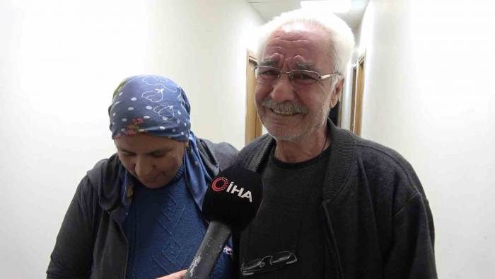 Depremde Hayatını Kaybeden Öğrencilerinden Bu Bayram Mesaj Gelmedi, Göz Yaşlarına Boğuldu