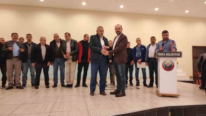 Başkan Kavaklıgil’den Eyt İle Emekli Olan Personele Plaket