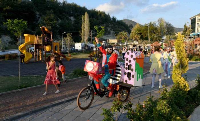 Kuşadası Belediyesi’den Çocuklara Bayram Sürprizi