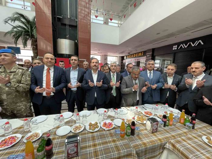Tatvan’da Bayramlaşma Töreni Yapıldı