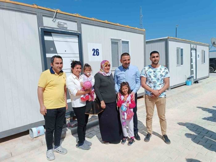 Siirt Valisi Hacıbektaşoğlu, Hatay’a Giderek Afetzede Aileleri Bayramda Yalnız Bırakmadı