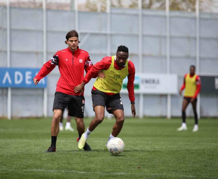 Sivasspor, Antalya Maçına Hazırlanıyor
