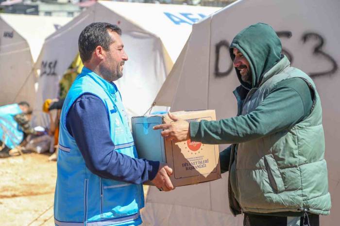 Tdv, Ramazan’da Türkiye’de 10 Milyondan Fazla Kişiye Yardım Ulaştırdı