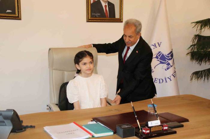 Akşehir Belediye Başkanlığı Koltuğuna Elvin Gök Oturdu