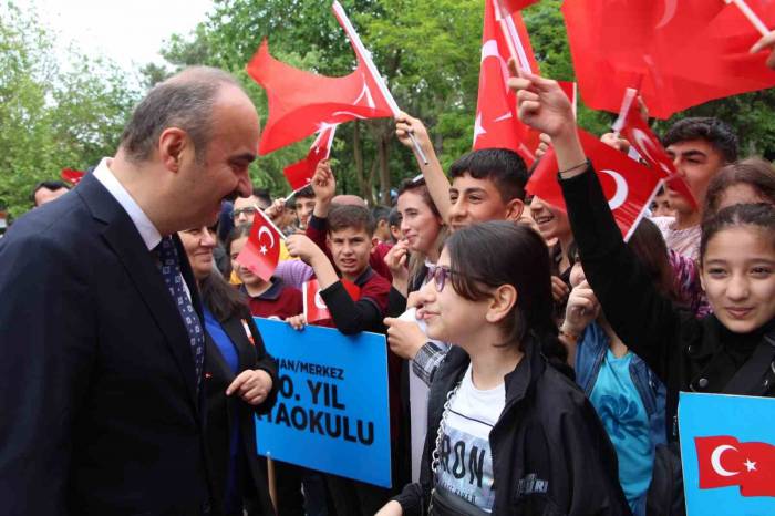 Batman’da 23 Nisan Ulusal Egemenlik Ve Çocuk Bayramı Coşkuyla Kutlandı