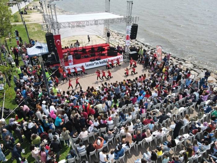 Bayraklı Ve Buca’da 23 Nisan Coşkusu