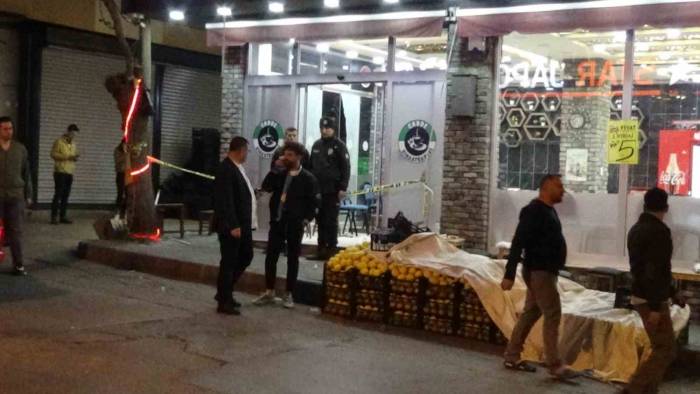 İzmir’de Kahvehaneye Silahlı Saldırı: 1 Ölü, 5 Yaralı