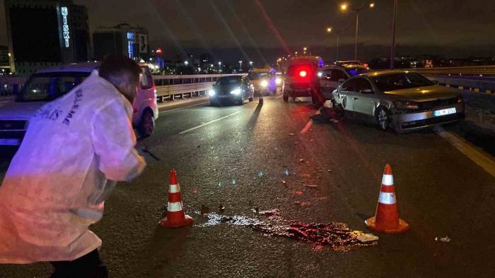 Kağıthane’de Otoyolda Duran Otomobile Çarpıp Kaçtı: 1 Ölü