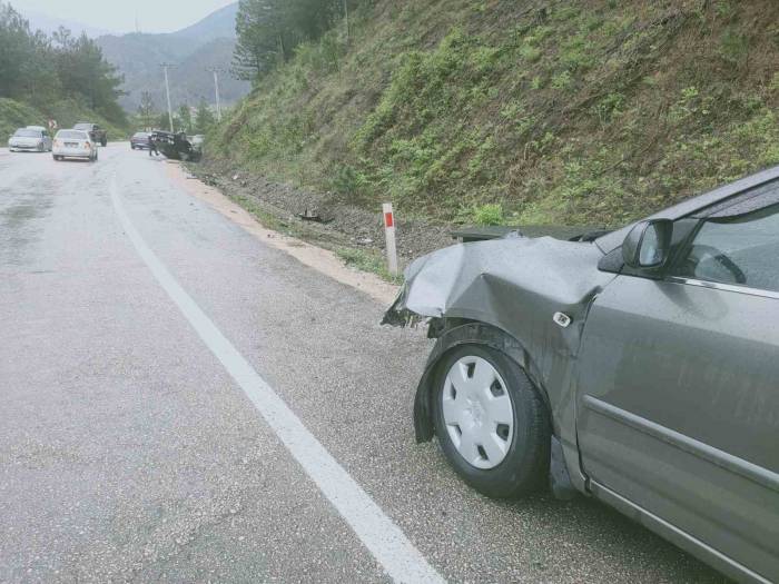 Karabük’te İki Ayrı Kazada 10 Kişi Yaralandı