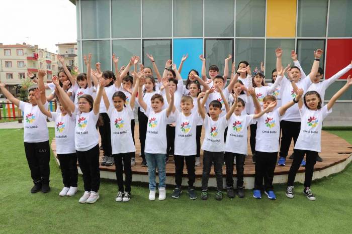 Başkan Çolakbayrakdar: "tüm Dünya Çocuklarının Bayramı Kutlu Olsun"