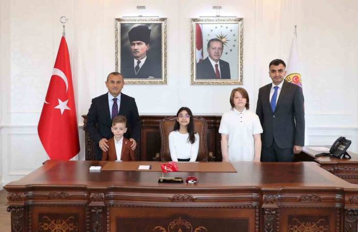 Ordu’da Vali Koltuğu Şehit Çocuklarına Emanet