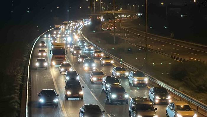 Tem Otoyolu’nda Trafik Durdu: Araç Kuyruğu 25 Kilometreyi Aştı