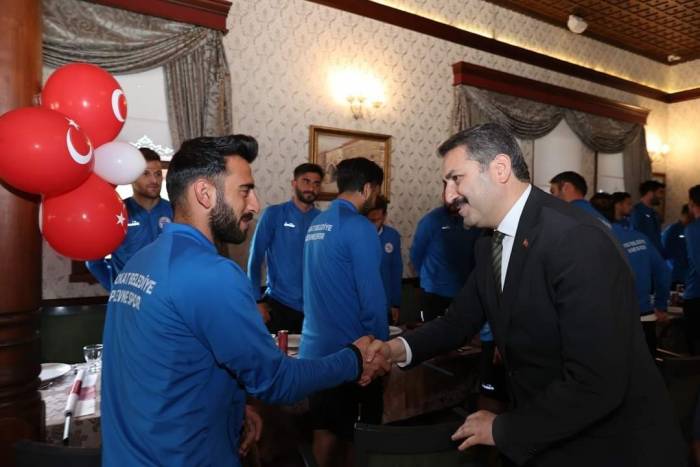 Başkan Eroğlu: "bu Takım Şampiyon Takım"