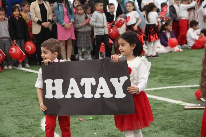 Minikler Gösterisinde Depremin Vurduğu İlleri Unutmadı
