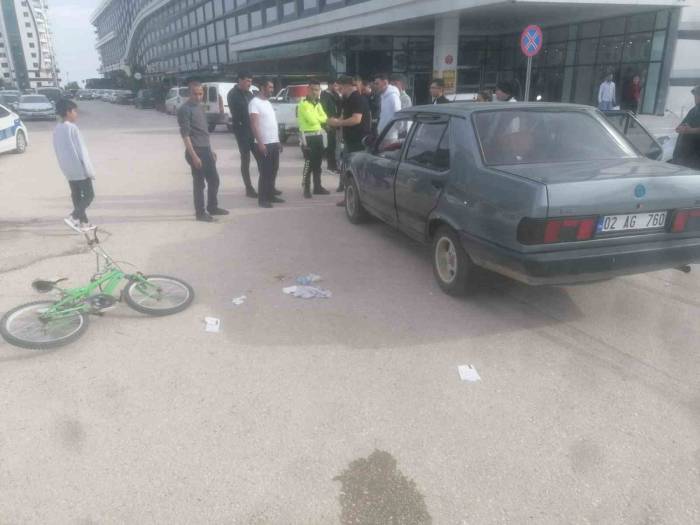 Bisiklet İle Otomobil Çarpıştı: 1 Yaralı