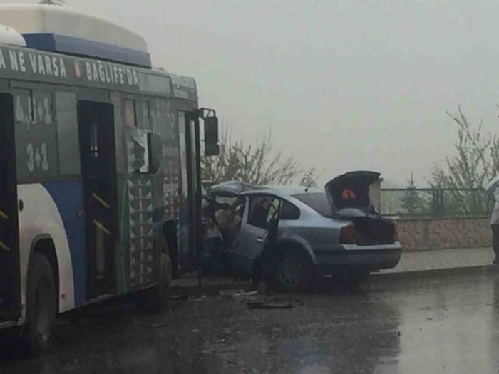 (düzeltme) Başkent’te Halk Otobüsü İle Otomobil Çarpıştı: 1 Ölü