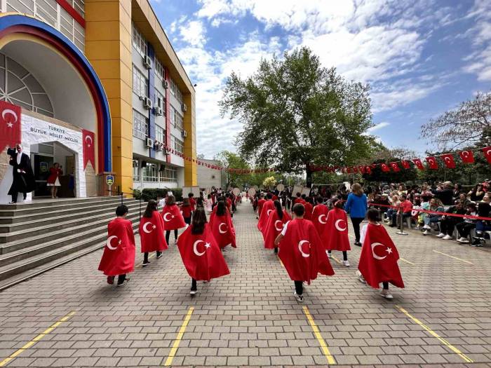 Özel Başak Koleji’nde Öğrencilerin Gösterisi Takdir Topladı