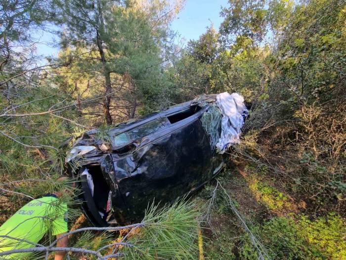 Takla Atan Otomobilden Yaralı Kurtuldu