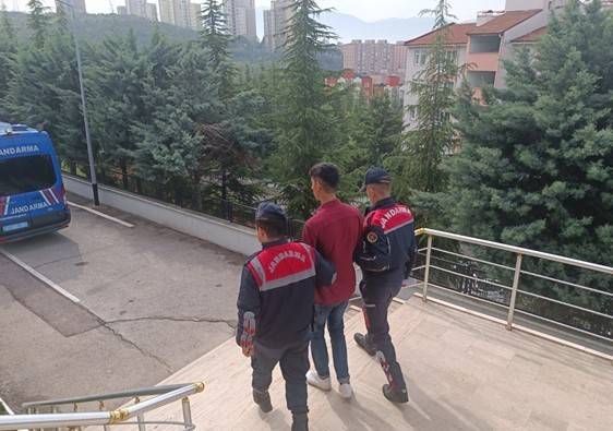 Kocaeli’de Aranan Şahıslara Jandarma Operasyonu