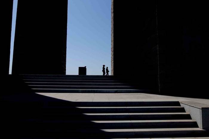 Çanakkale Kara Savaşları’nın 108. Yıl Dönümü Etkinlikleri Şehitler Abidesi’nde Törenle Başladı