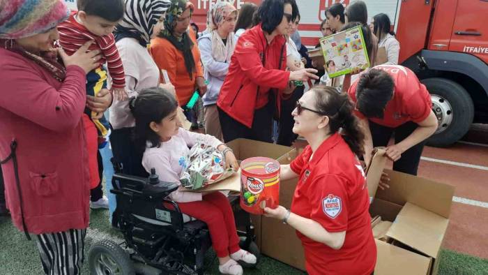 Dak Ekibinden Kahramanmaraşlı Depremzede Çocuklara 23 Nisan Ziyareti