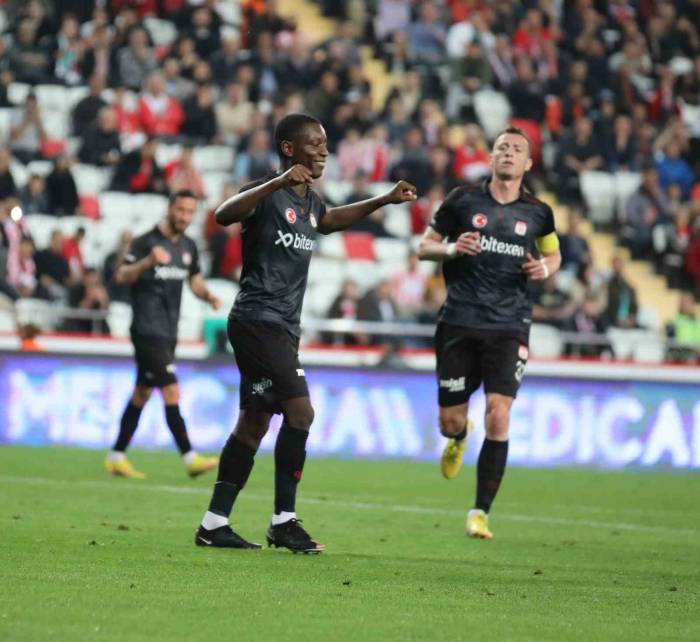 Max Gradel Gol Sayısını 9 Yaptı