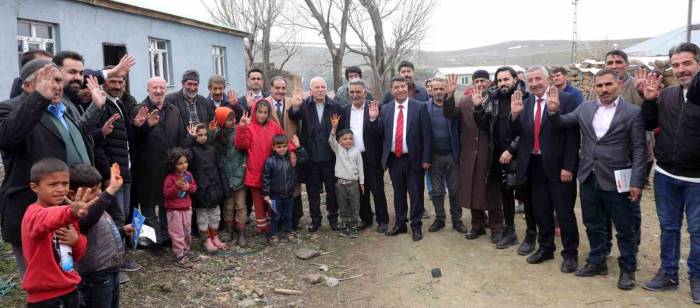 Başkan Sekmen Tekman’a Çıkarma Yaptı