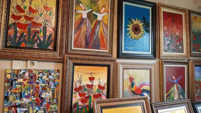 Köydeki Evinden Avrupa’ya Sanatı Satıyor