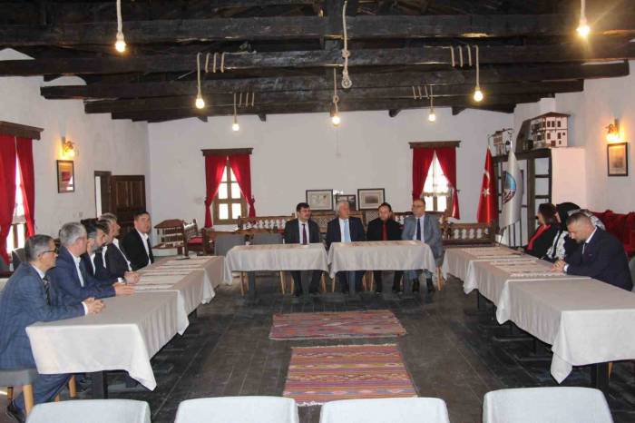 Başkan Şahin Spor Tesislerinde İnceleme Yaptı