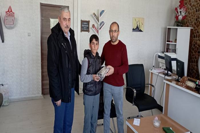 Ağrı’da Siyer Sınavında Dereceye Giren Yarışmacılara Ödülleri Verildi