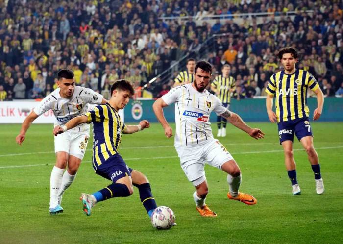 Spor Toto Süper Lig: Fenerbahçe: 1 - İstanbulspor: 0 (ilk Yarı)