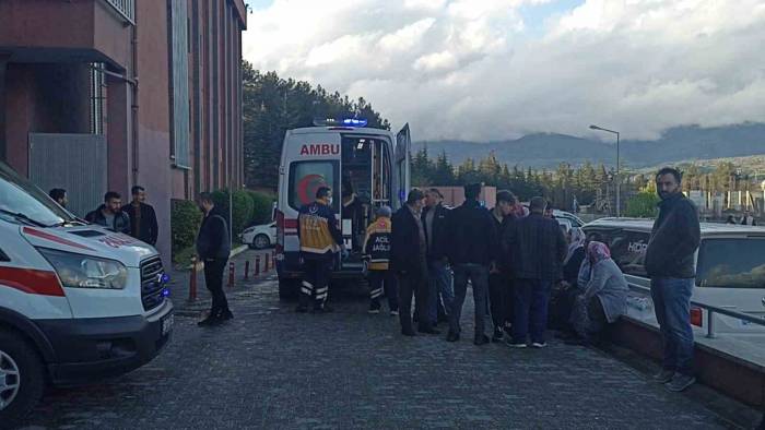 Husumetli Ailelerin Kavgasında Çatışmanın Ortasında Kalan Genç Hayatını Kaybetti