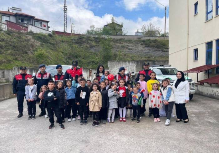 Jandarma Ekipleri Çocuklarla Buluştu