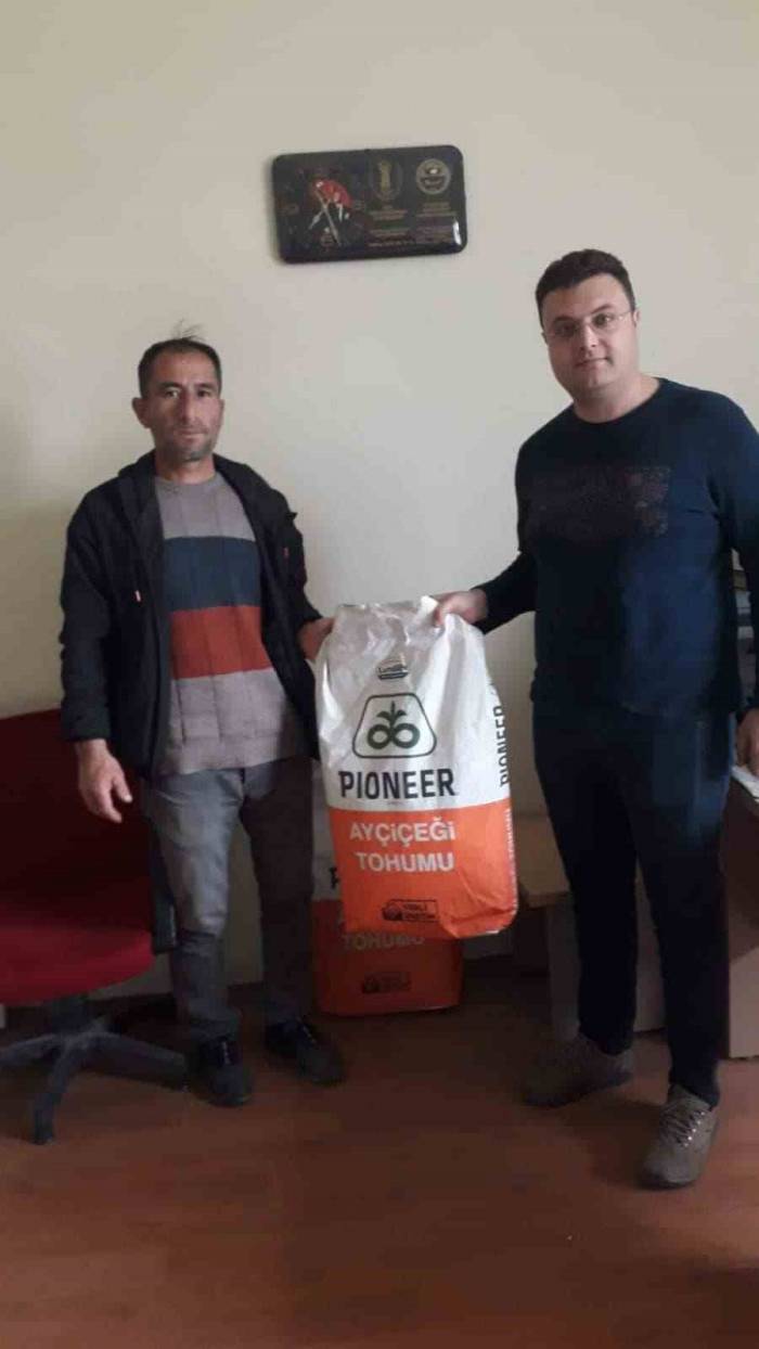 Çiftçilere Yüzde 75 Hibe Destekli 500 Kilogram Ayçiçeği Tohumu Dağıtıldı