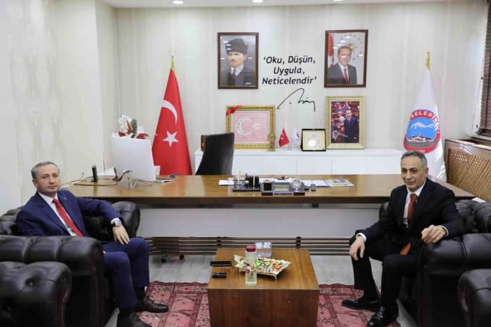 Ağrı Milli Eğitim Müdürü Kökrek’ten, Başkan Karadoğan’a Hayırlı Olsun Ziyareti