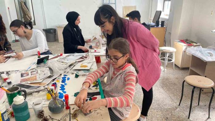 Depremin İzlerini Çizdikleri Resimlerle Silen Öğrencilerin Eserleri Sanatseverlerle Buluşacak