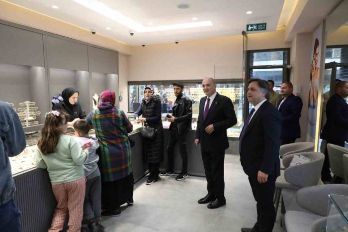 İtalyan Öğretmen Ve Öğrencilerden Başkan Özlü’ye Yakın İlgi