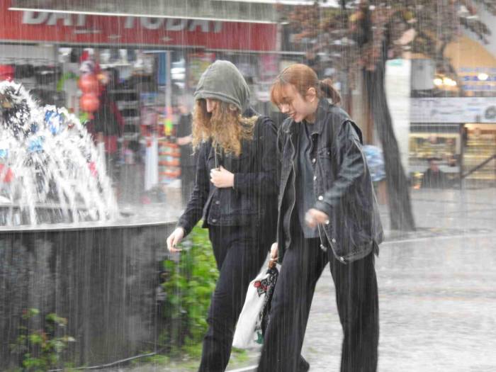 Edirne’de Gök Gürültülü Sağanak Ve Dolu Etkili Oldu