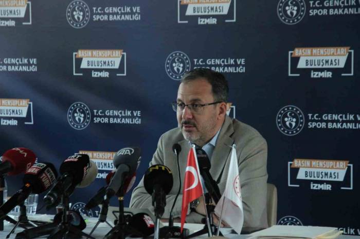Bakan Kasapoğlu, İzmir’de Basın Mensuplarıyla Buluştu
