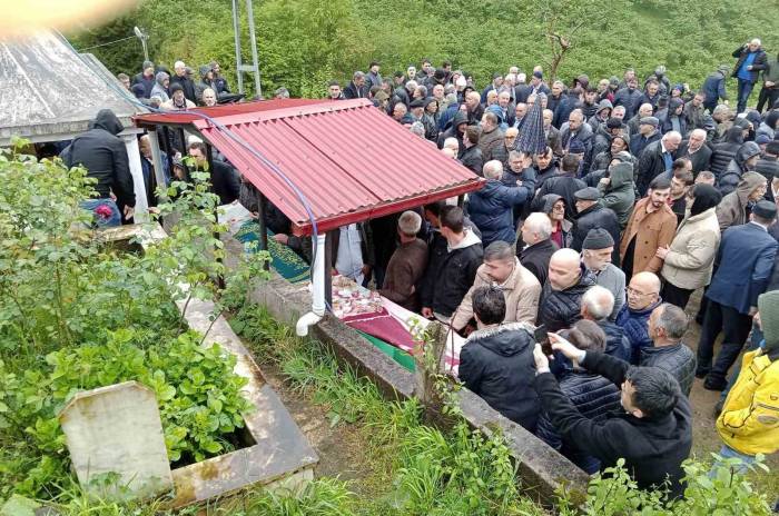 Trafik Kazasında Hayatını Kaybeden Eltiler Toprağa Verildi