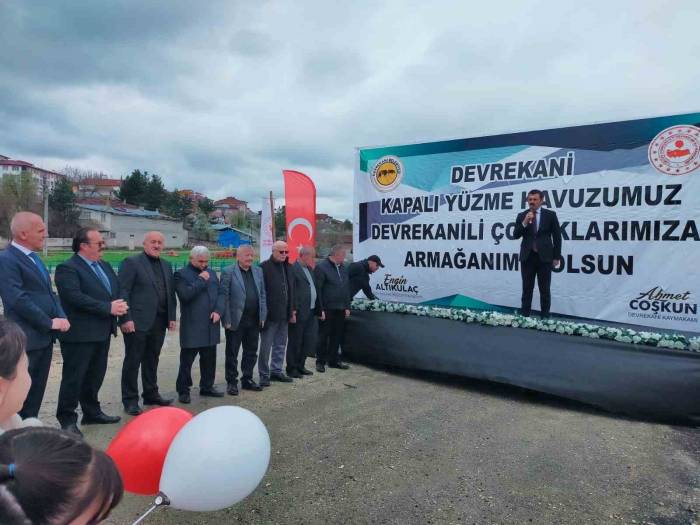 Devrekani’de Kapalı Yüzme Havuzunun Temeli Dualarla Atıldı