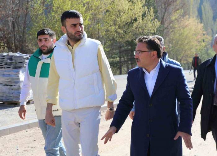 Soğanlı Vadisi Tanıtılıyor: Czn Burak İle Vadide Sıcak Hava Balonuna Bindi