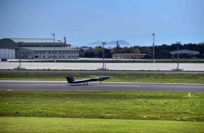 Kızılelma Teknofest 2023’e Katılmak İçin Atatürk Havalimanı’na Geldi