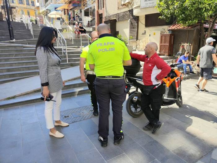 Kuşadası’nda Kurallara Uymayan Motosiklet Sürücülerine Ceza Yağdı