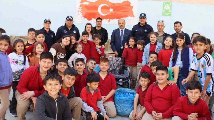Çocukların Topladığı Plastik Kapaklar Engellilere Umut Oldu