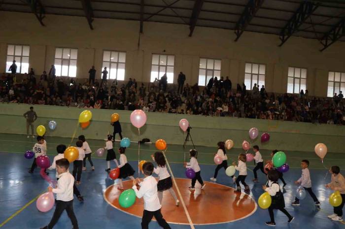 23 Nisan Programında Öğrenciler Doyasıya Eğlendiler