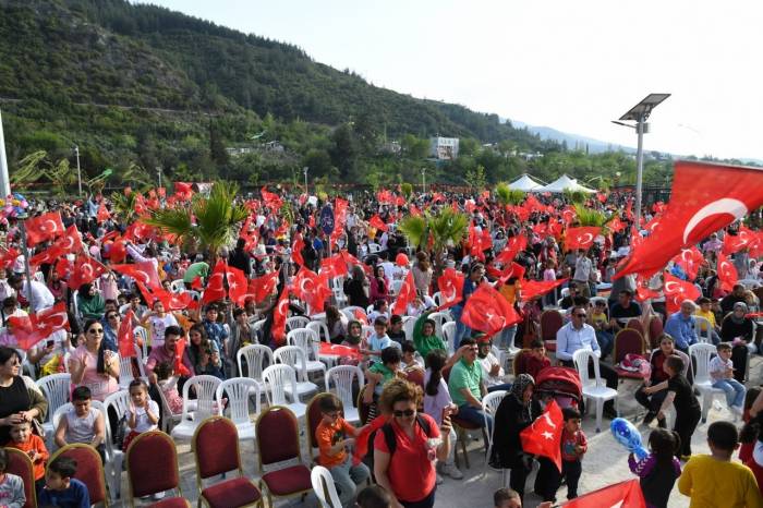 Uçurtmalar Osmaniye Semalarını Süsledi